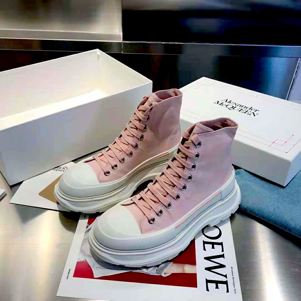 NWOT Alexander McQueen Tread Slick Boots